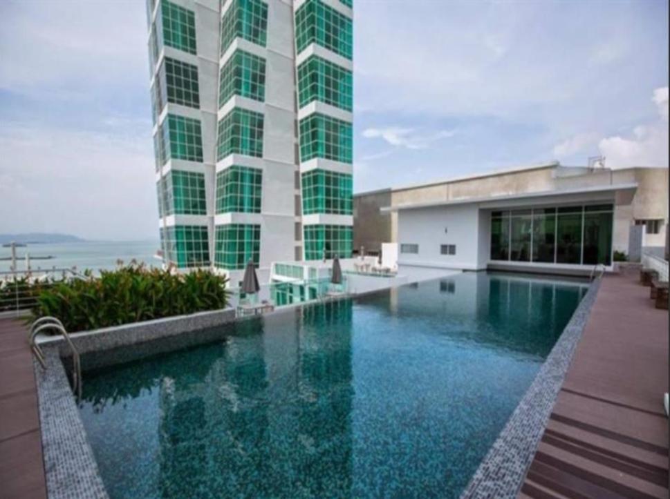 Maritime Suites Penang Jelutong Exterior foto